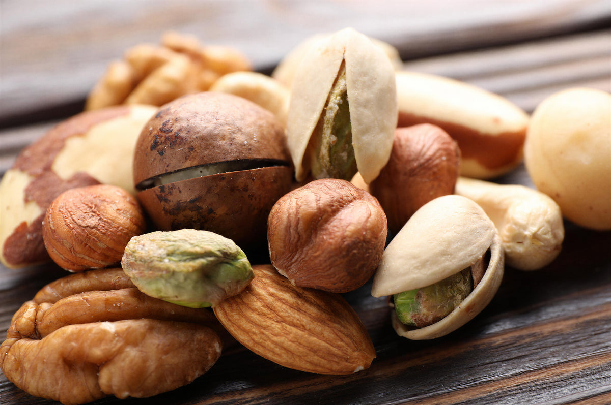 <p>Scegliamo frutta secca da territori rinomati per la loro tradizione agricola: cinque origini per il pistacchio, più nocciola, noce e mandorla.</p>